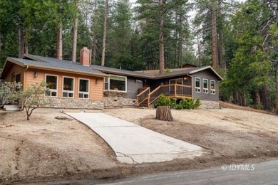 Cedar Stone Lodge is a stunning, furnished luxury retreat - photo 3