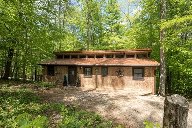 Nestled among the trees in the Echo Point area of Bronston, this - photo 1