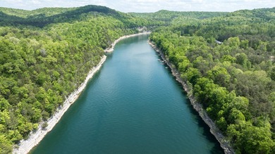 Nestled among the trees in the Echo Point area of Bronston, this - photo 2
