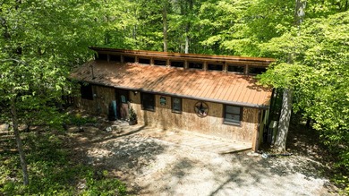Nestled among the trees in the Echo Point area of Bronston, this - photo 3