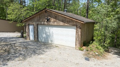 Nestled among the trees in the Echo Point area of Bronston, this - photo 4