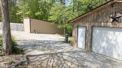 Nestled among the trees in the Echo Point area of Bronston, this - photo 5