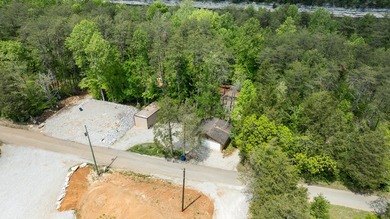 Nestled among the trees in the Echo Point area of Bronston, this - photo 8