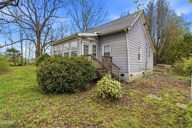 This home offers old world charm! 1 bedroom and 1 bath with a - photo 2