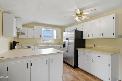 This home offers old world charm! 1 bedroom and 1 bath with a - photo 9