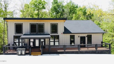 Newly completed in 2026, this stunning contemporary cabin offers - photo 1