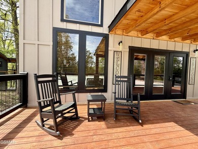 Newly completed in 2026, this stunning contemporary cabin offers - photo 3