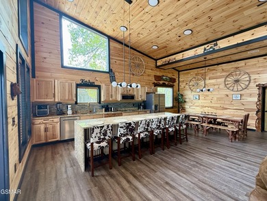 Newly completed in 2026, this stunning contemporary cabin offers - photo 6