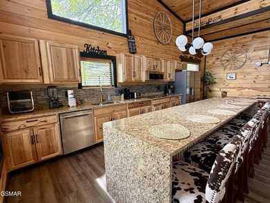 Newly completed in 2026, this stunning contemporary cabin offers - photo 7