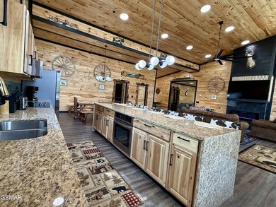 Newly completed in 2026, this stunning contemporary cabin offers - photo 9