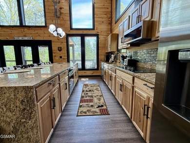 Newly completed in 2026, this stunning contemporary cabin offers - photo 10
