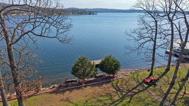 Enjoy lakeside living in this 3-bedroom, 2.5-bathroom brick home - photo 4
