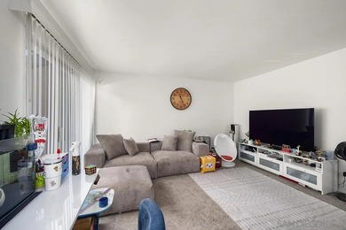 Centrally located in Mission Valley, this well-maintained - photo 4