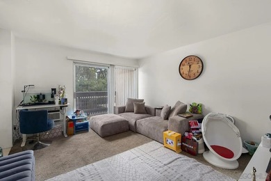Centrally located in Mission Valley, this well-maintained - photo 8