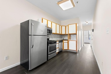 Welcome to this lovely, updated 2-bedroom, 1-bathroom condo - photo 4