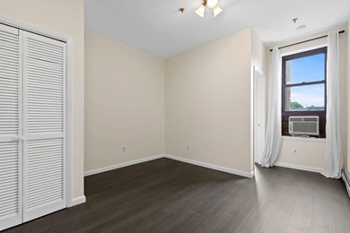 Welcome to this lovely, updated 2-bedroom, 1-bathroom condo - photo 10