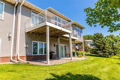Rare end unit with charming views from every room. Private Cul - photo 3