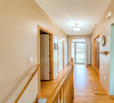 Rare end unit with charming views from every room. Private Cul - photo 4