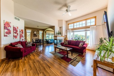 Rare end unit with charming views from every room. Private Cul - photo 5