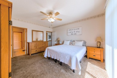 Rare end unit with charming views from every room. Private Cul - photo 10