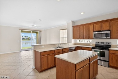 Beautiful home located in the highly desirable Catalina Isles - photo 11