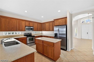 Beautiful home located in the highly desirable Catalina Isles - photo 12