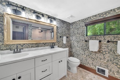 Fully furnished and beautifully renovated lakefront condo at - photo 24