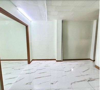 Currently the property is rented out. This unit is about 750 sq - photo 4