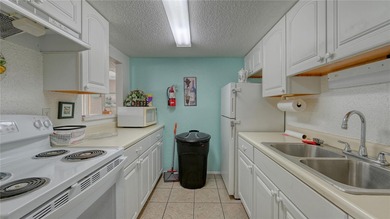 WOW.  HUGE PRICE REDUCTION!! This spacious 2-bedroom, 2-bath - photo 50