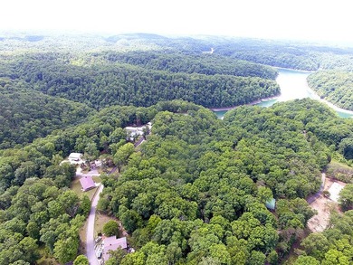 Turn Key Lake Cumberland Cottage on Large Lot w/ Storage - photo 6