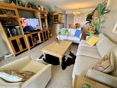Enjoy direct water views from every room of the pool, marina and - photo 4