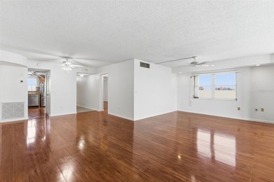 Very rare and highly sought after 3 bedroom, 2 1/2 bath - photo 11