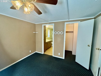 Welcome home to this 3 bedroom, 2 bathroom double-wide - photo 13