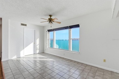 Very rare and highly sought after 3 bedroom, 2 1/2 bath - photo 14
