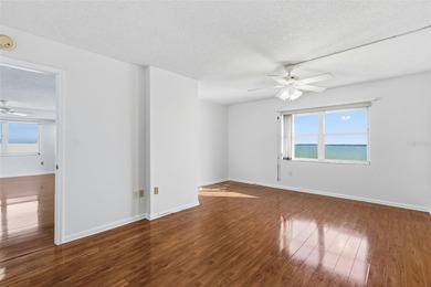 Very rare and highly sought after 3 bedroom, 2 1/2 bath - photo 18