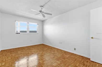 Very rare and highly sought after 3 bedroom, 2 1/2 bath - photo 22