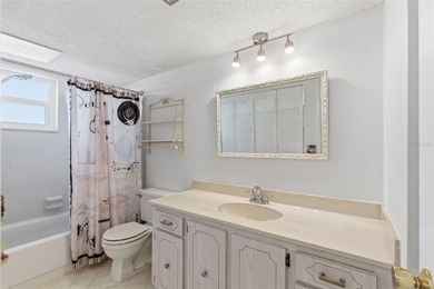 Very rare and highly sought after 3 bedroom, 2 1/2 bath - photo 26