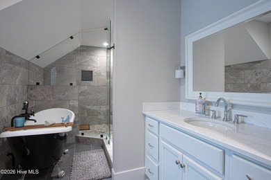''LOCK-IT AND LEAVE-IT! Stunning and move-in ready! With calming - photo 27
