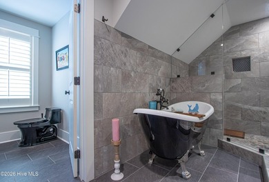 ''LOCK-IT AND LEAVE-IT! Stunning and move-in ready! With calming - photo 28