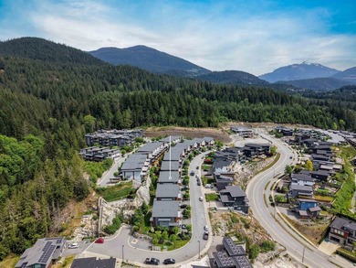 Breathtaking views and a private backyard! Bright and - photo 29