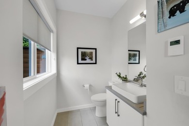 Breathtaking views and a private backyard! Bright and - photo 30