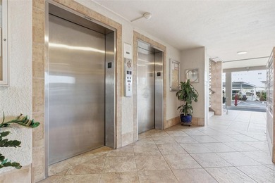 Very rare and highly sought after 3 bedroom, 2 1/2 bath - photo 31