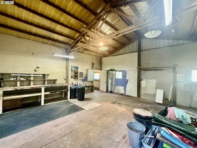 Welcome home to this 3 bedroom, 2 bathroom double-wide - photo 31