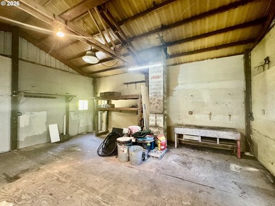 Welcome home to this 3 bedroom, 2 bathroom double-wide - photo 32