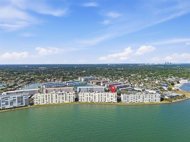Very rare and highly sought after 3 bedroom, 2 1/2 bath - photo 33