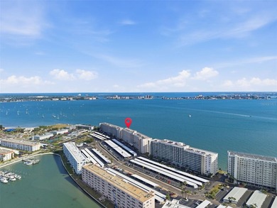 Very rare and highly sought after 3 bedroom, 2 1/2 bath - photo 40