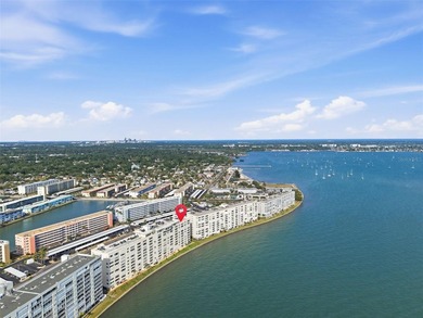Very rare and highly sought after 3 bedroom, 2 1/2 bath - photo 42