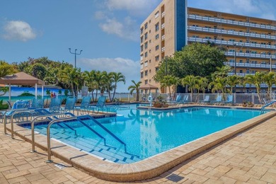 Very rare and highly sought after 3 bedroom, 2 1/2 bath - photo 45