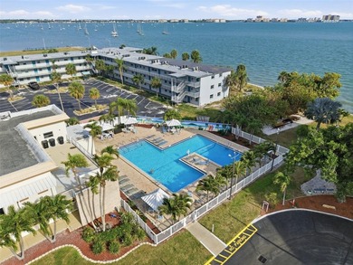 Very rare and highly sought after 3 bedroom, 2 1/2 bath - photo 48