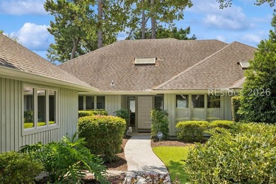Pristine, thoughtfully updated residence with Sams Point Pond - photo 7